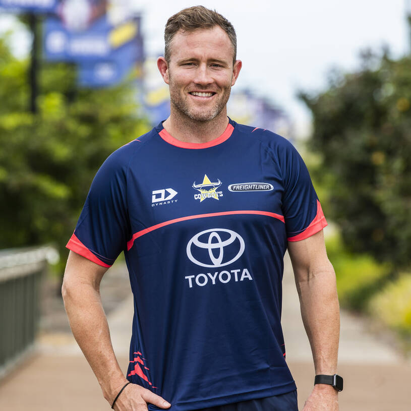 2023 Men's Training Tee - Navy & Coral1